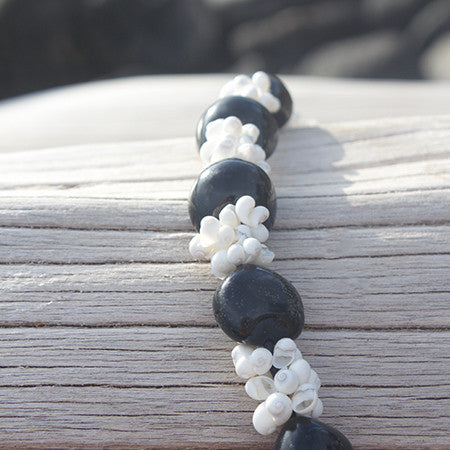Kukui Nut Lei / White shells alternating